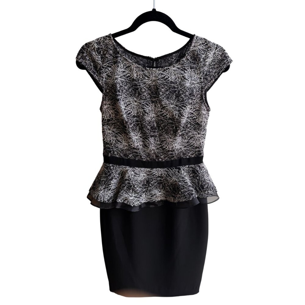 Kay Unger Metallic Floral Cap Sleeve Peplum Black & Silver Dress Size 2